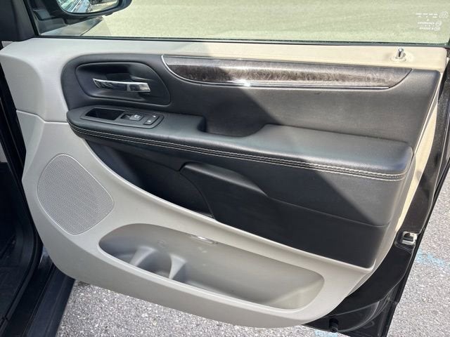 2015 Chrysler Town & Country Touring-L