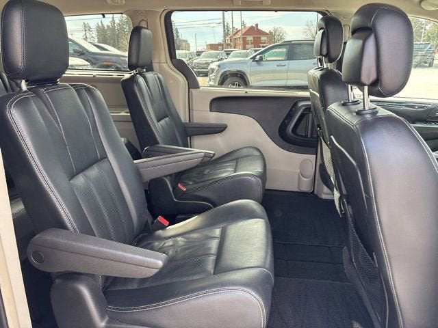 2015 Chrysler Town & Country Touring-L