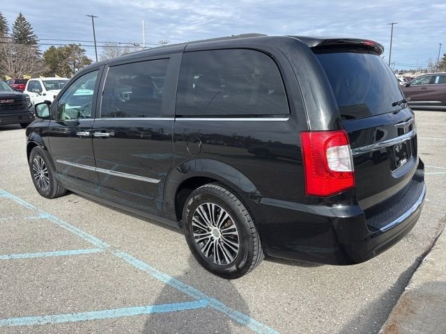 2015 Chrysler Town & Country Touring-L