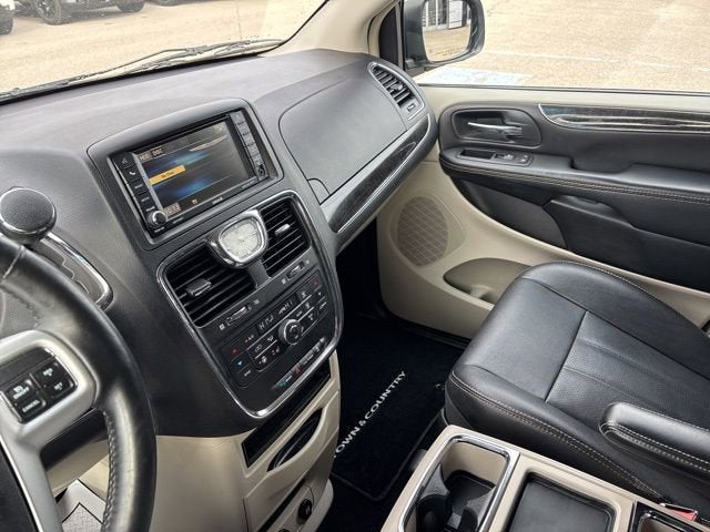 2015 Chrysler Town & Country Touring-L