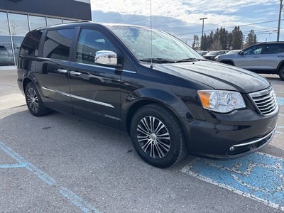 2015 Chrysler Town & Country Touring-L