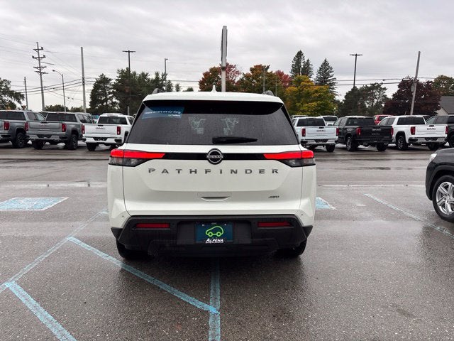 2025 Nissan Pathfinder SV