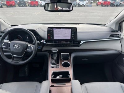 2023 Toyota Sienna XLE