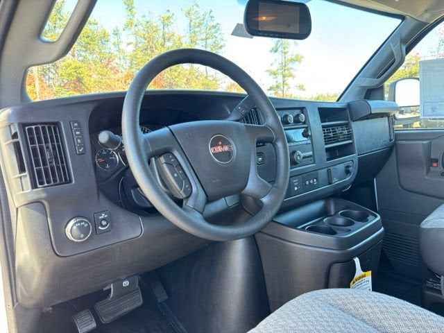 2025 GMC Savana Cutaway 3500 1WT