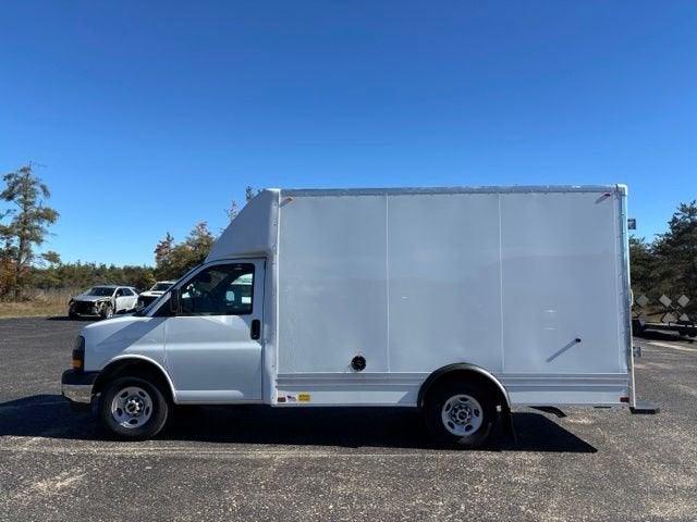 2025 GMC Savana Cutaway 3500 1WT