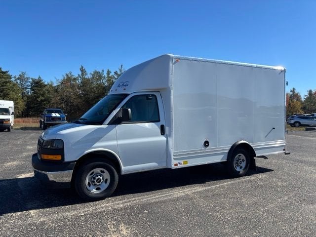2025 GMC Savana Cutaway 3500 1WT