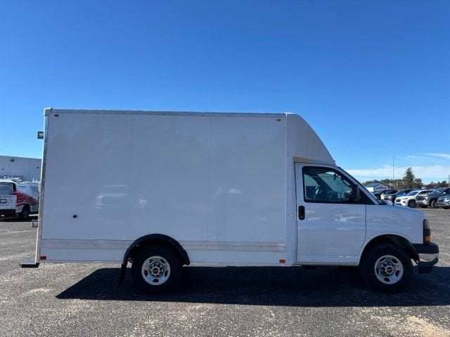 2025 GMC Savana Cutaway 3500 1WT