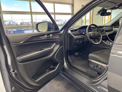 2022 Jeep Grand Cherokee Laredo 4x4