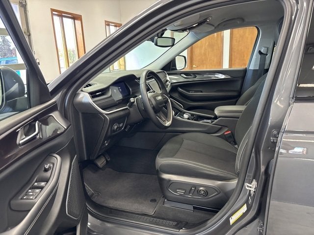 2022 Jeep Grand Cherokee Laredo 4x4