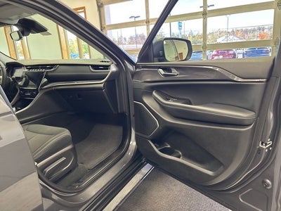 2022 Jeep Grand Cherokee Laredo 4x4