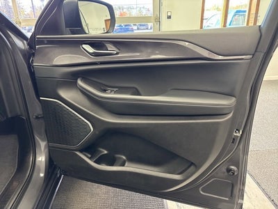 2022 Jeep Grand Cherokee Laredo 4x4