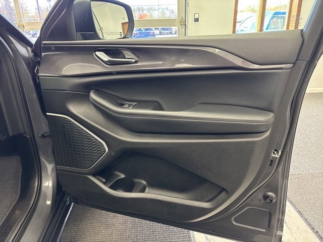 2022 Jeep Grand Cherokee Laredo 4x4