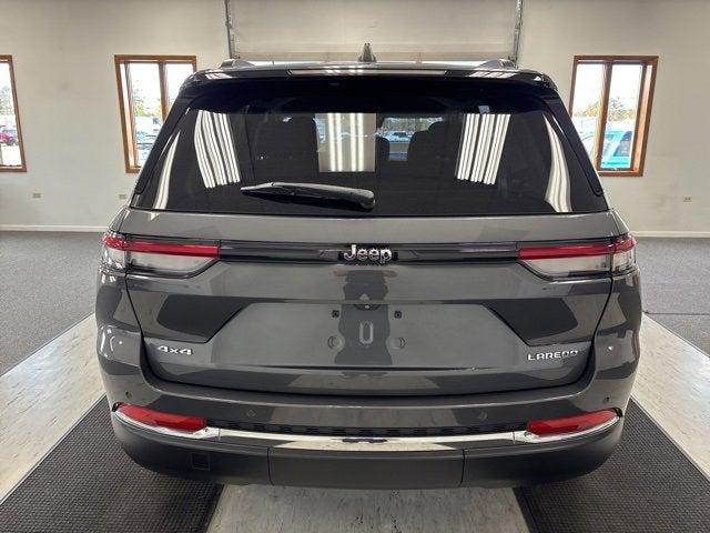 2022 Jeep Grand Cherokee Laredo 4x4