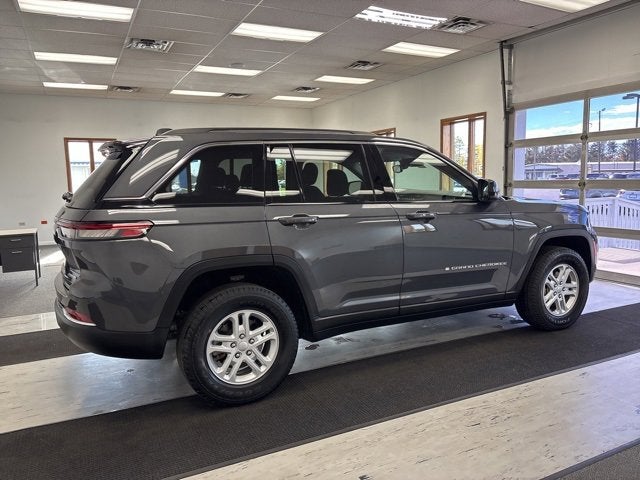 2022 Jeep Grand Cherokee Laredo 4x4