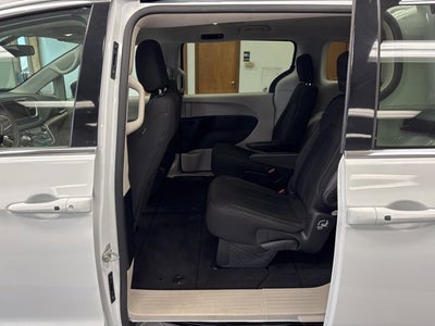 2022 Chrysler Voyager LX